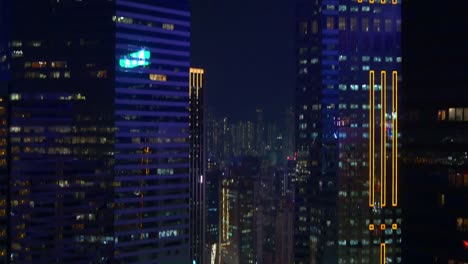 Hong-kong-ciudad-noche-tiempo-iluminación-centro-de-tenis-en-la-azotea-panorama-4k-china