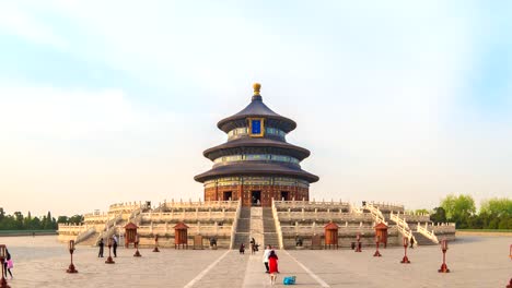 Lapso-de-tiempo-de-turista-en-la-sala-de-oración-por-buena-cosecha,-Templo-del-cielo-de-Beijing-en-China