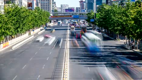 Zeitraffer-der-verkehrsreichen-und-moderne-Gebäude-in-der-Stadt-Beijing,-China.