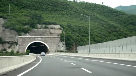 a-través-del-túnel-y-va