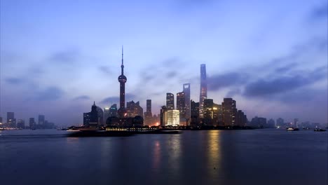 Zeitraffer-der-Skyline-von-Shanghai-und-Stadtbild-bei-Nacht-zum-Tag