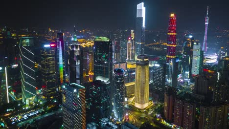 China-noche-iluminada-guangzhou-ciudad-edificios-famosos-centro-panorama-aéreo-4k-timelapse