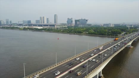 China-día-tiempo-guangzhou-de-convenciones-y-exposiciones-centro-tráfico-puente-aéreo-panorama-4k