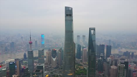 China-Twilight-shanghai-Stadtbild-Pudong-downtown-berühmten-Türmen-aerial-Panorama-4k