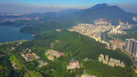 China-día-soleado-shenzhen-paisaje-montaña-Parque-Lago-aéreo-panorama-4k