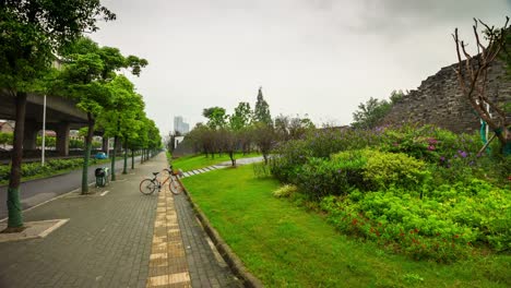 Tageszeit-Wuhan-Qiyimen-Park-Verkehr-Straße-Panorama-4-k-Zeit-hinfällig,-china