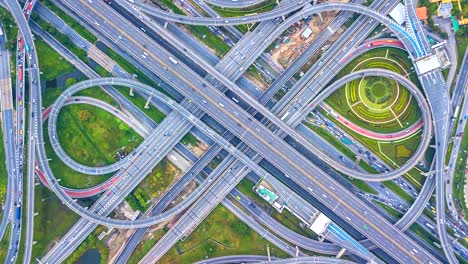 Aerial-view-Time-lapse-of-the-expressway,-motorway-and-highway-in-the-detail-of-circus-intersection