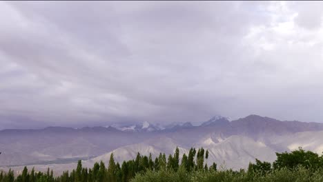 4K-definition-of-clouds-time-lapse-in-the-Himalayan-mountains-in-Leh-town,-Ladakh-region.