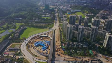 Zhuhai-ciudad-día-soleado-tráfico-carretera-construcción-panorama-aéreo-4k-china