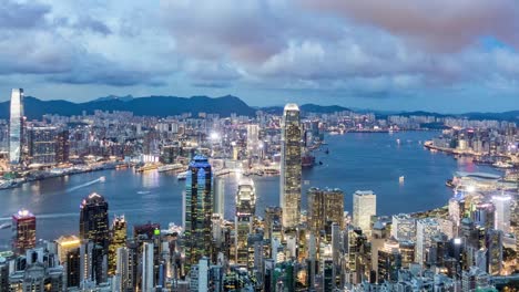 timelapse-del-skyline-de-Hong-Kong-y-Victoria-Bay-día-noche