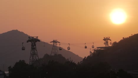 Sonnenuntergang-am-Ngong-Ping-360-Seilbahn-Linie