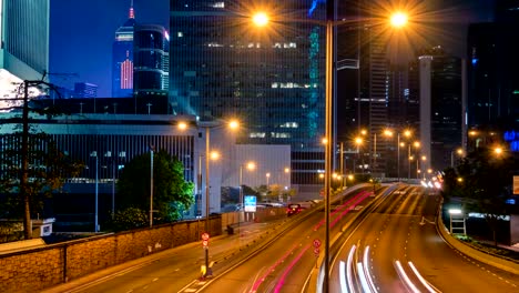 Straßenverkehr-in-Hong-Kong-bei-Nacht-Zeitraffer