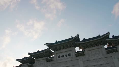 Cloud-moving-above-Arch-of-the-Liberty-Square