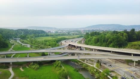 der-Schweiz-sonnigen-Zürich-Stadtbild-Verkehr-Straße-aerial-Panorama-4k