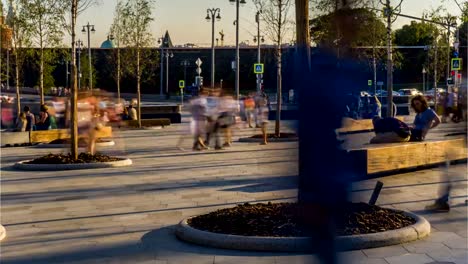 crowds-of-people-walking-on-a-summer-weekend---in-the-new-city-Park,-time-lapse