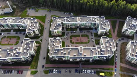 Aerial-Panorama-auf-neue-moderne-Apartmenthäuser