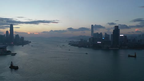 4K-Luftbild-Aufnahmen-von-Hong-Kong-City-im-Sonnenuntergang