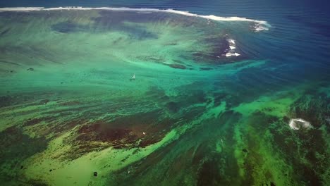 Luftaufnahme-von-Korallenriffen-aus-Lemorne-Brabant-in-Mauritius.