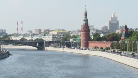 Christ-Erlöser-Kathedrale-und-der-Kreml-in-Moskau