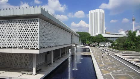 Die-Nationalmoschee-von-Malaysia,-Kuala-Lumpur-(Masjid-Negara),-ca.-Januar-2017