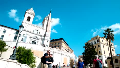 escalera-de-Plaza-de-España-de-lapso-de-tiempo-con-cielo-azul