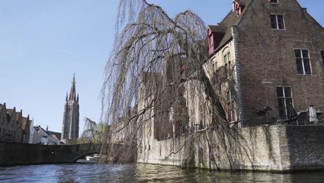 Blick-auf-den-Kanal-in-europäischen-Städten