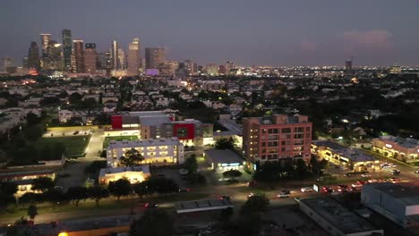 Aéreas-del-centro-de-Houston,-Texas-en-la-noche