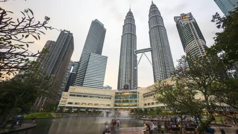 4-k-UHD-Zeitraffer-des-dramatischen-Sonnenaufgang-über-Kuala-Lumpur