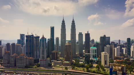 sonnigen-Tag-Kuala-Lumpur-Stadtzentrum-Antenne-Panorama-Zeitraffer-4k-Malaysia