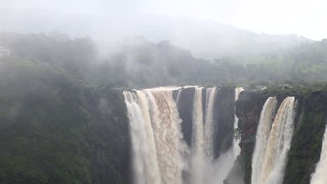 Las-majestuosas-cataratas-trotar