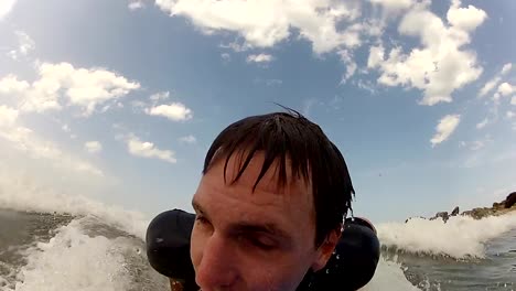 CLOSE-UP:-Young-man-bodyboarding