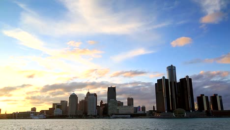 Skyline-of-Detroit,-MI-during-sunset