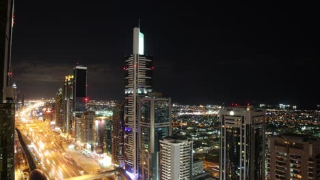 Vista-del-último-piso-4-K-time-lapse-en-la-calle-principal-y-en-dubai