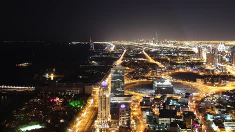 4-k-time-lapse-tráfico-de-la-noche-de-las-carreteras-de-la-ciudad-de-dubai,-Emiratos-Árabes-Unidos