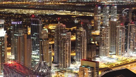 Blick-vom-Dach-auf-4-k-Zeitraffer-auf-der-main-street-in-dubai-city