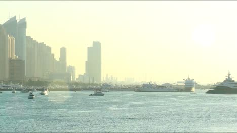 Lapso-de-tiempo-panorámica-de-la-marina-de-dubai