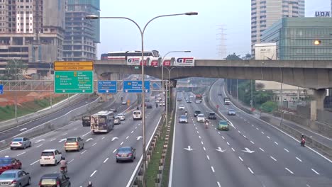 Kuala-Lumpur,-Malaysia---September-19,-2015:-4k-footage-of-road-at-Kuala-Lumpur-at-morning-sunrise.