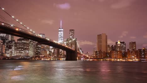 Luz-de-noche-panorámica-del-puente-de-brooklyn-de-4-k-time-lapse-de-EE.-UU.