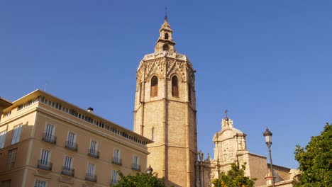 Valencia-Altstadt-von-Santos-juanes-Kirche-Sonne-Licht-4-k-Spanien