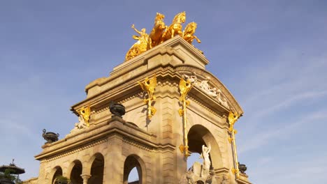 sun-light-parc-de-la-ciutadella-fountain-top-Denkmal-4-k-Spanien-barcelona