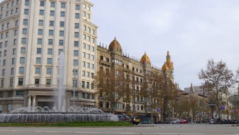 barcelona-city-main-street-day-leichte-Brunnen-traffic-circle-4-k-Spanien