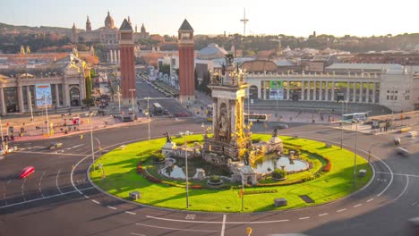 Puesta-de-sol-en-el-último-piso,-vista-superior-en-placa-de-España-4-K-lapso-de-tiempo-de-Barcelona-España