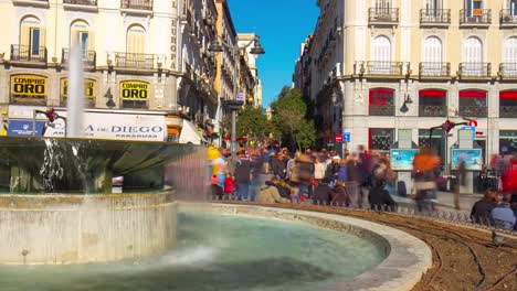 Madrid-sonniger-Tag-Plaza-Puerta-del-Sol-Brunnen-4-k-Zeitraffer-Spanien