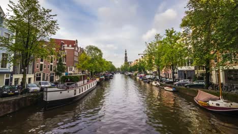 Tiempo-laspe-de-un-canal-de-Ámsterdam