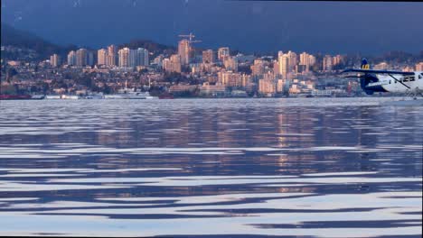 Vista-del-horizonte-al-atardecer-en-el-norte-de-Vancouver,-Columbia-Británica,-Canadá.