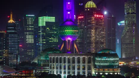 cerca-de-los-edificios-de-luz-de-noche-4-tiempo-k-lapso-desde-la-ciudad-de-shanghai