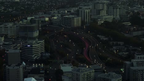 Aerial-Landschaftsansicht-von-Auckland-CBD-in-der-Abenddämmerung