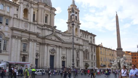 Italia-verano-día-Agnese-en-turista-de-piazza-navona-atestado-panorama-4k