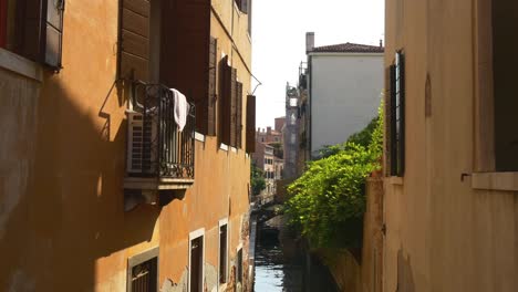 italy-summer-day-venice-city-canal-street-panorama-4k