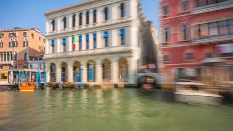 Italien-Sonnentag-Straße-Reise-Fähre-Venedig-Canal-grande-bewegenden-Stadtpanorama-4k-Zeitraffer